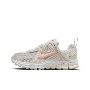 Nike Vomero 5 - White and Pink